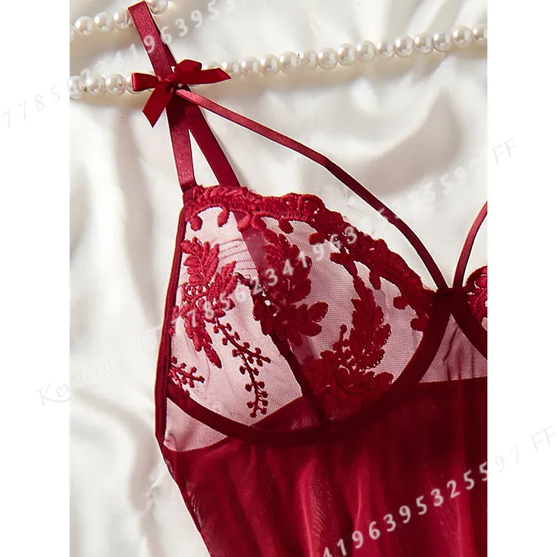 Wine Red Women's Country Style - Embroidery Design Free recension och pris