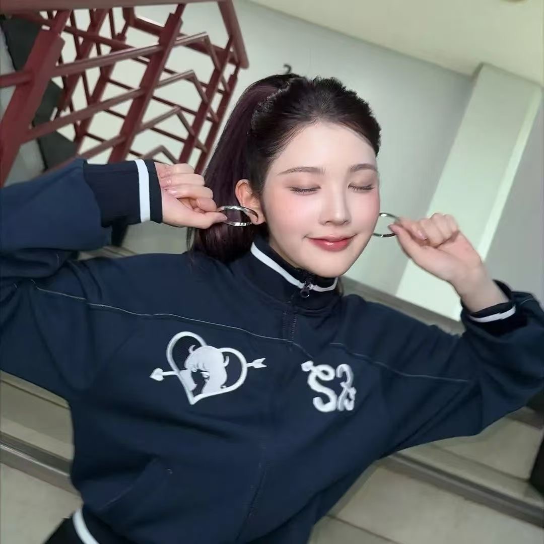 Hearts2Hearts Dance Performanc - Embroidery Jacket recension och pris